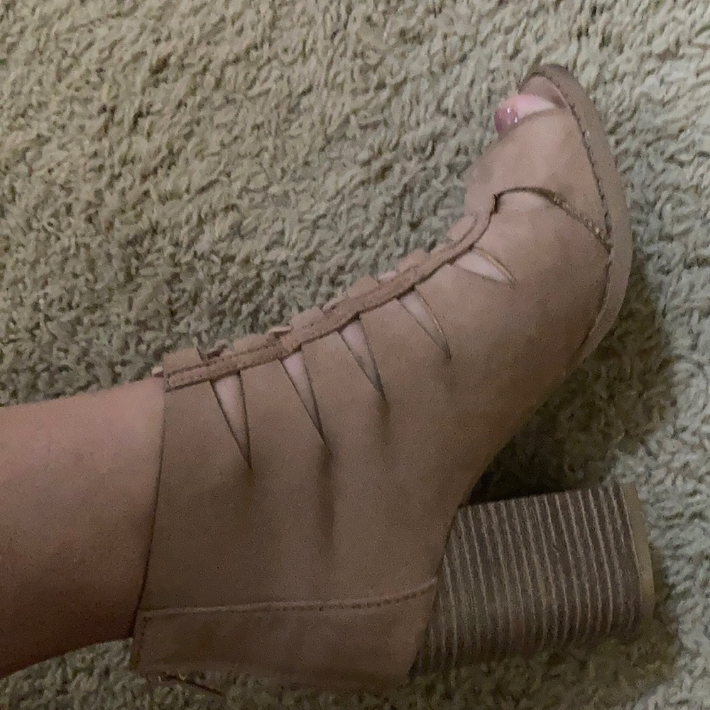 Heels - Picture 3 of 3